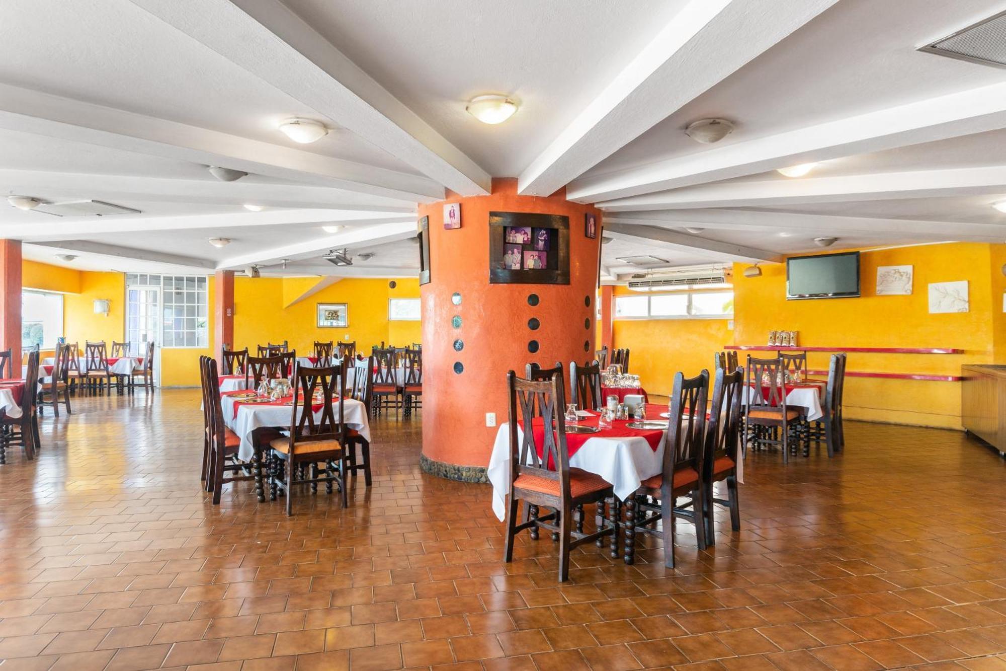 Oyo Hotel Casa Blanca Martínez de La Torre Eksteriør billede