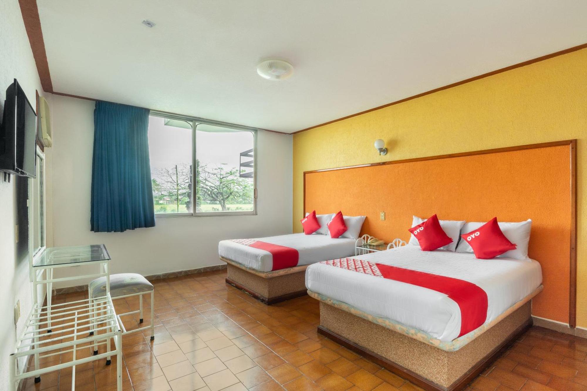 Oyo Hotel Casa Blanca Martínez de La Torre Eksteriør billede