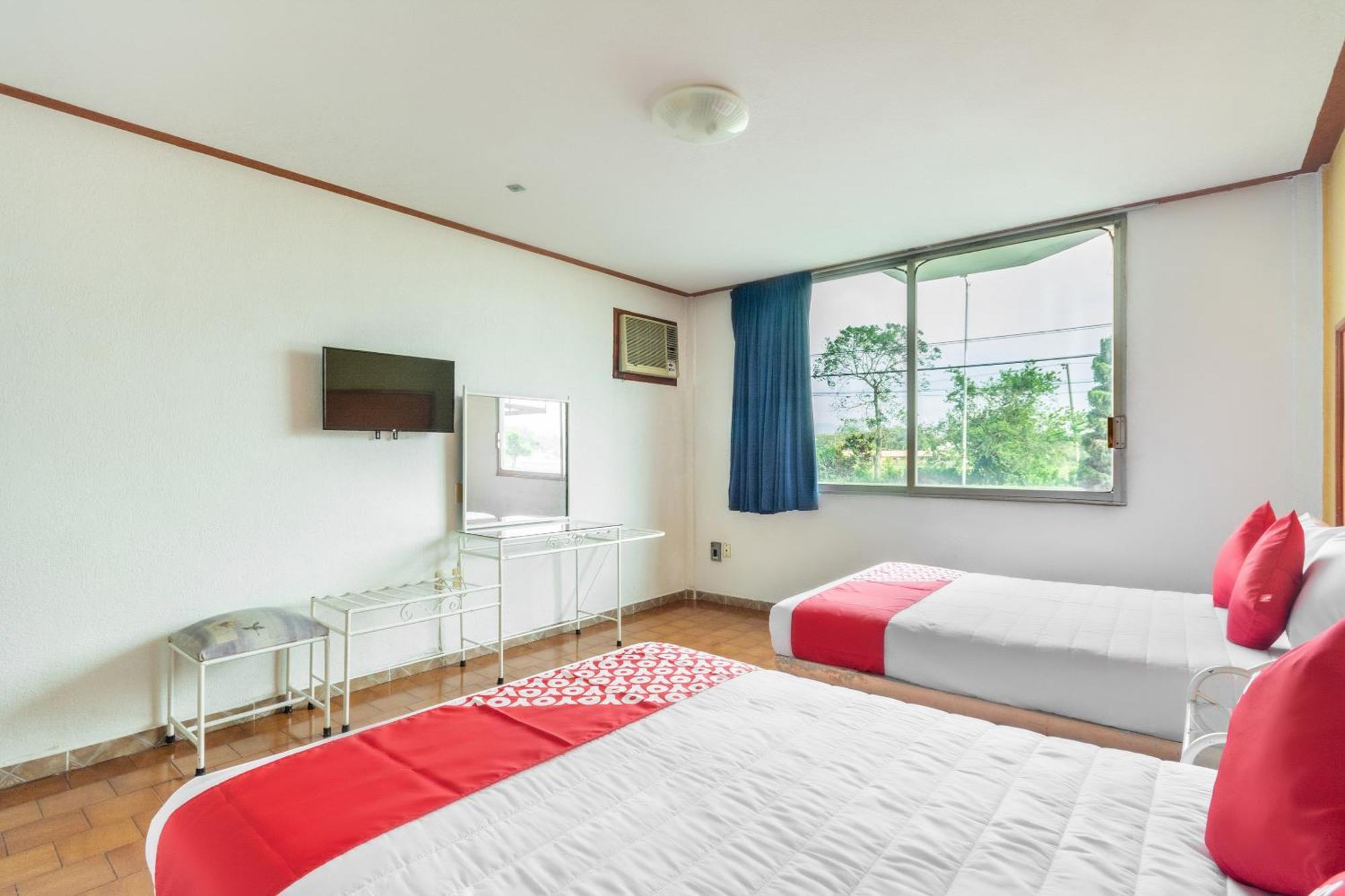Oyo Hotel Casa Blanca Martínez de La Torre Eksteriør billede