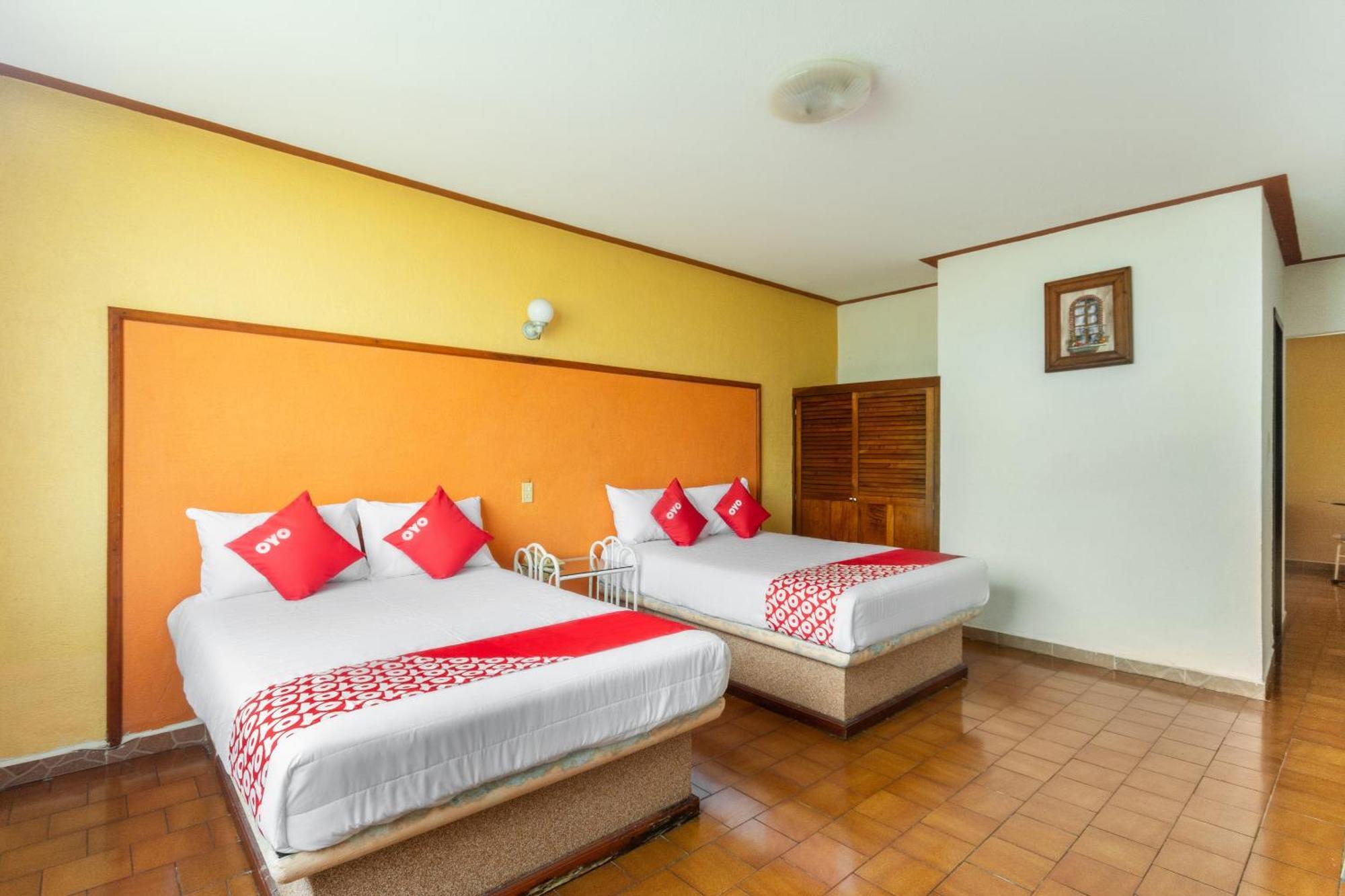 Oyo Hotel Casa Blanca Martínez de La Torre Eksteriør billede