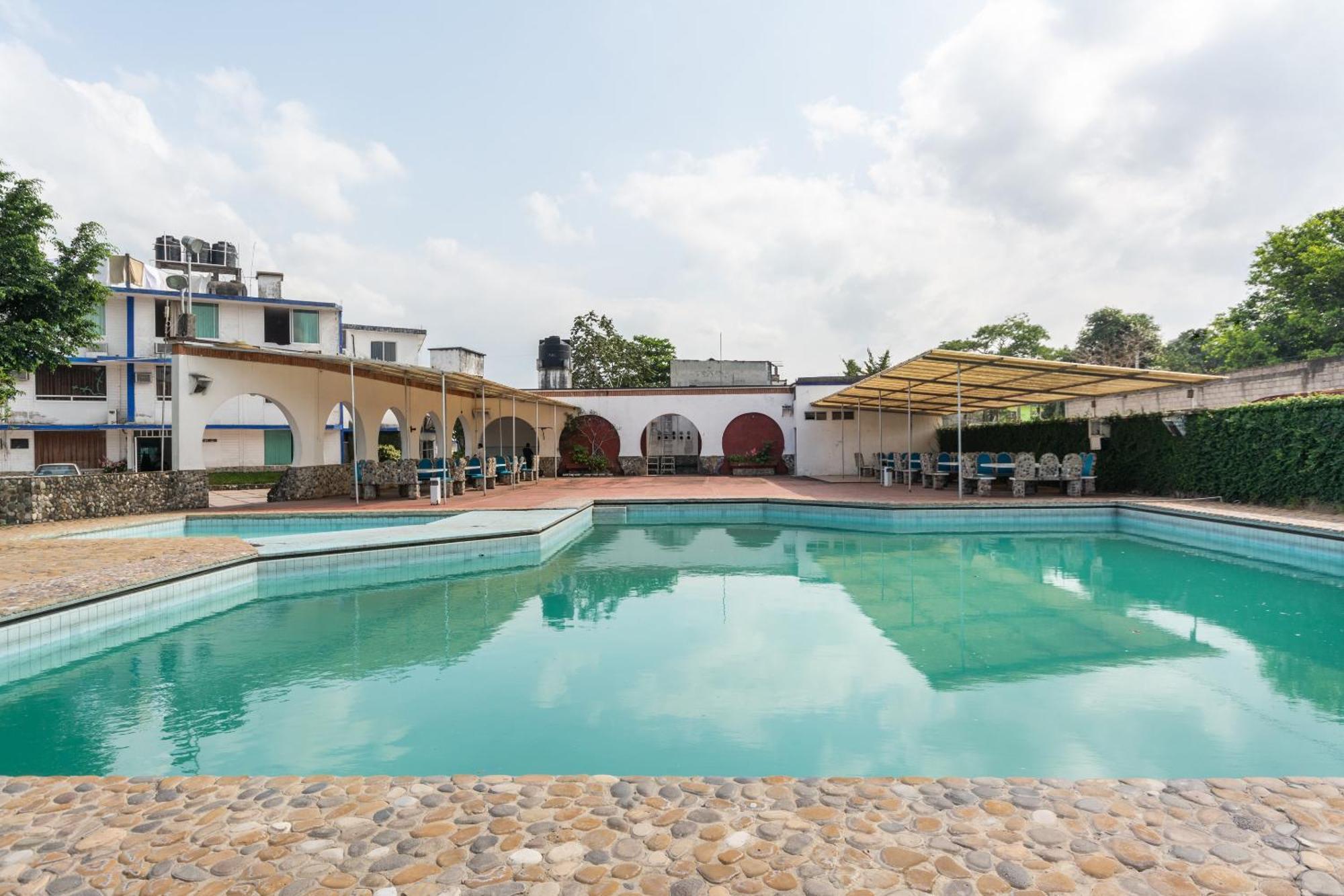Oyo Hotel Casa Blanca Martínez de La Torre Eksteriør billede
