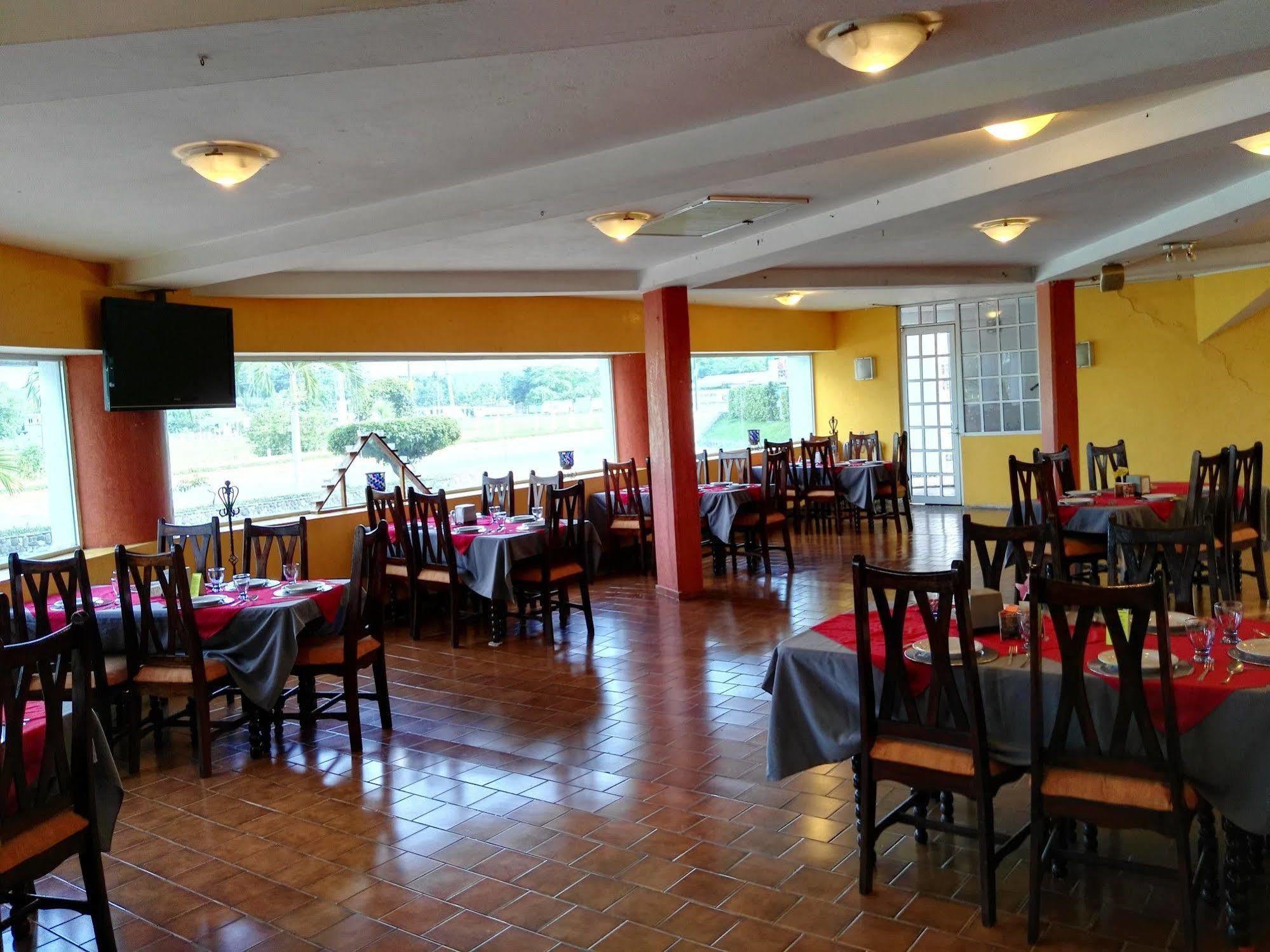 Oyo Hotel Casa Blanca Martínez de La Torre Eksteriør billede